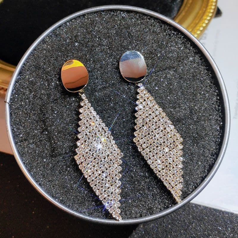 2024 Trendy Exaggerated Earrings Fully Paved With Rhinestones. Luxurious Rhombus Design, Distinctive And Versatile, Perfect For Banquets And Formal Occasions. 5