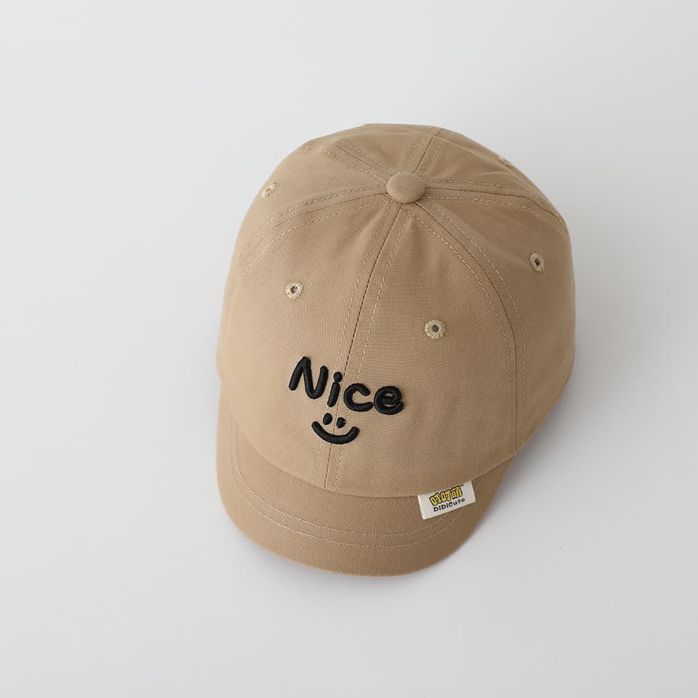 Children's Solid-color English Smiling Face Embroidered Adjustable Fashionable And Simple Short-brimmed Baseball Cap Suitable For Daily Outings And Entertainment