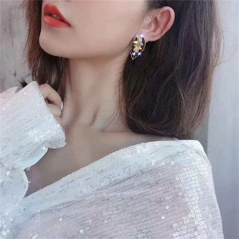 2026 New Earrings With Black Leaf And Zircon Inlay. Retro Geometric Design, Delicate Luxury, Stylish And Elegant, Popular Among Fashion Bloggers. 7