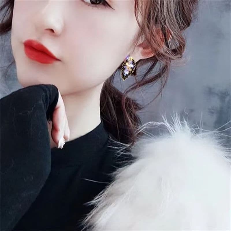 2026 New Earrings With Black Leaf And Zircon Inlay. Retro Geometric Design, Delicate Luxury, Stylish And Elegant, Popular Among Fashion Bloggers. 8