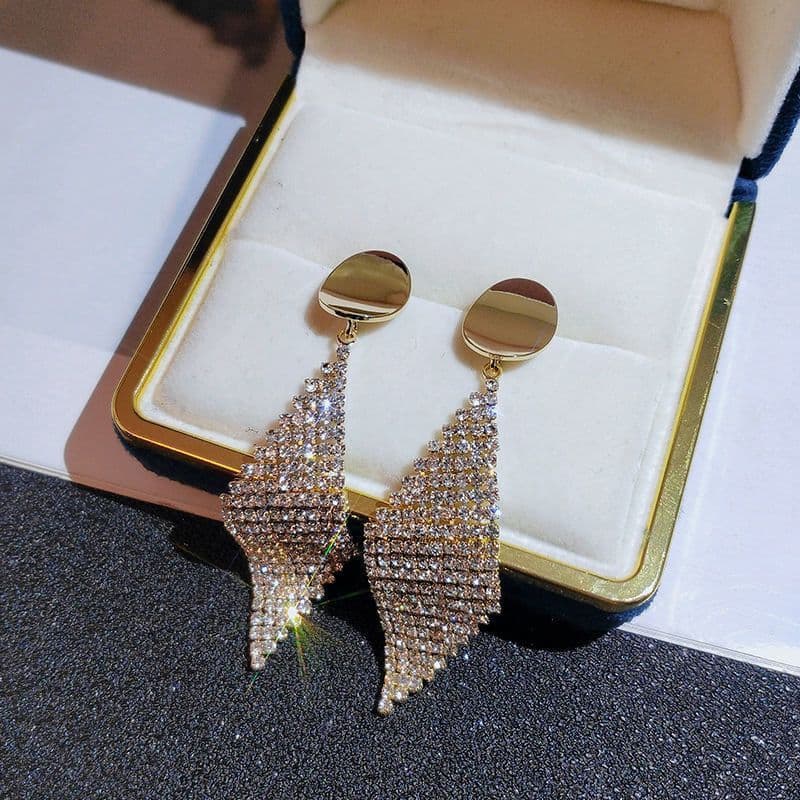 2024 Trendy Exaggerated Earrings Fully Paved With Rhinestones. Luxurious Rhombus Design, Distinctive And Versatile, Perfect For Banquets And Formal Occasions. 7