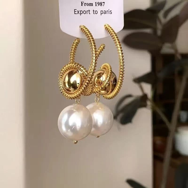 2026 Autumn & Winter European Metal Pearl Earrings, Bold Designer Jewelry 2