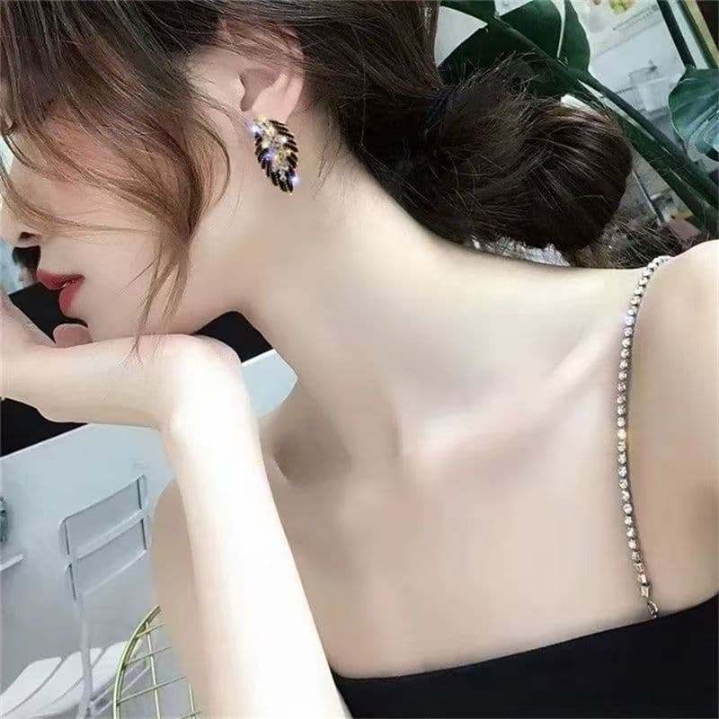 2026 New Earrings With Black Leaf And Zircon Inlay. Retro Geometric Design, Delicate Luxury, Stylish And Elegant, Popular Among Fashion Bloggers. 2