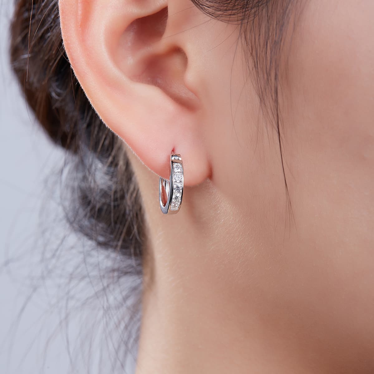 3.3g S925 Sterling Silver 10-Stone Moissanite Hoop Earrings 15.5mm Channel Set Huggie Hoops With GRA, Platinum Plated Jewelry Gift Box Set For Women 2