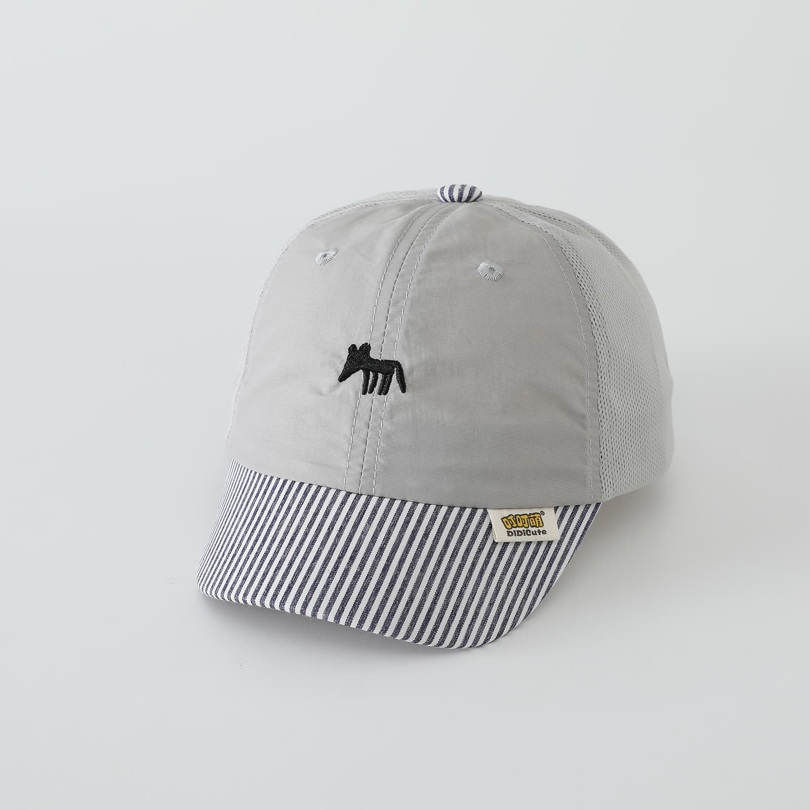 The New Men's And Women's Embroidered Fox-patterned Pointed-mouth Baseball Cap With A Stylish And Simple Design Featuring A Velcro Fastening Is Suitable For Daily Outdoor Use. 4