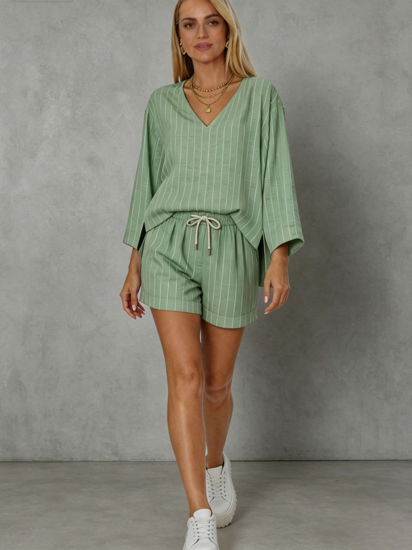Womens Loose-fit V-neck Long-sleeve Shorts Set 10