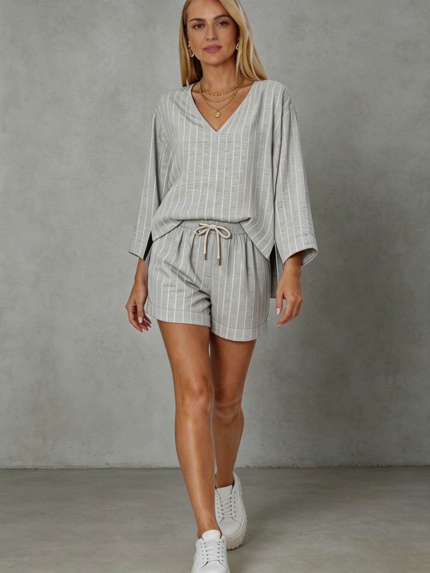 Womens Loose-fit V-neck Long-sleeve Shorts Set 2