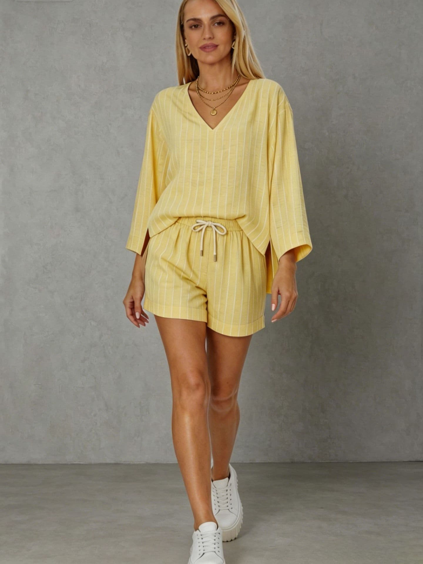 Womens Loose-fit V-neck Long-sleeve Shorts Set 8
