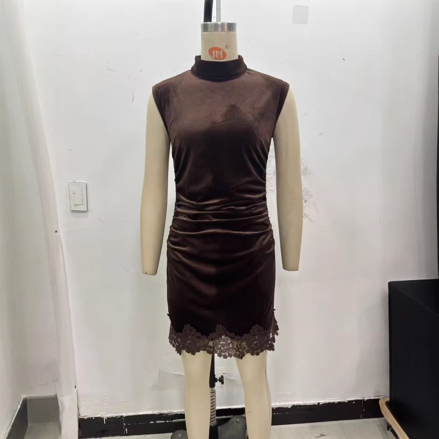 Fashionable Womens Lace Velvet Dress With A High Waist 3