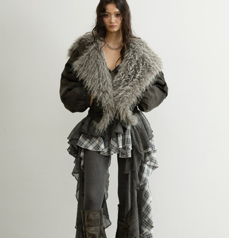 High-waisted Aviator-style Short Jacket With A Hood And Fur Collar 2