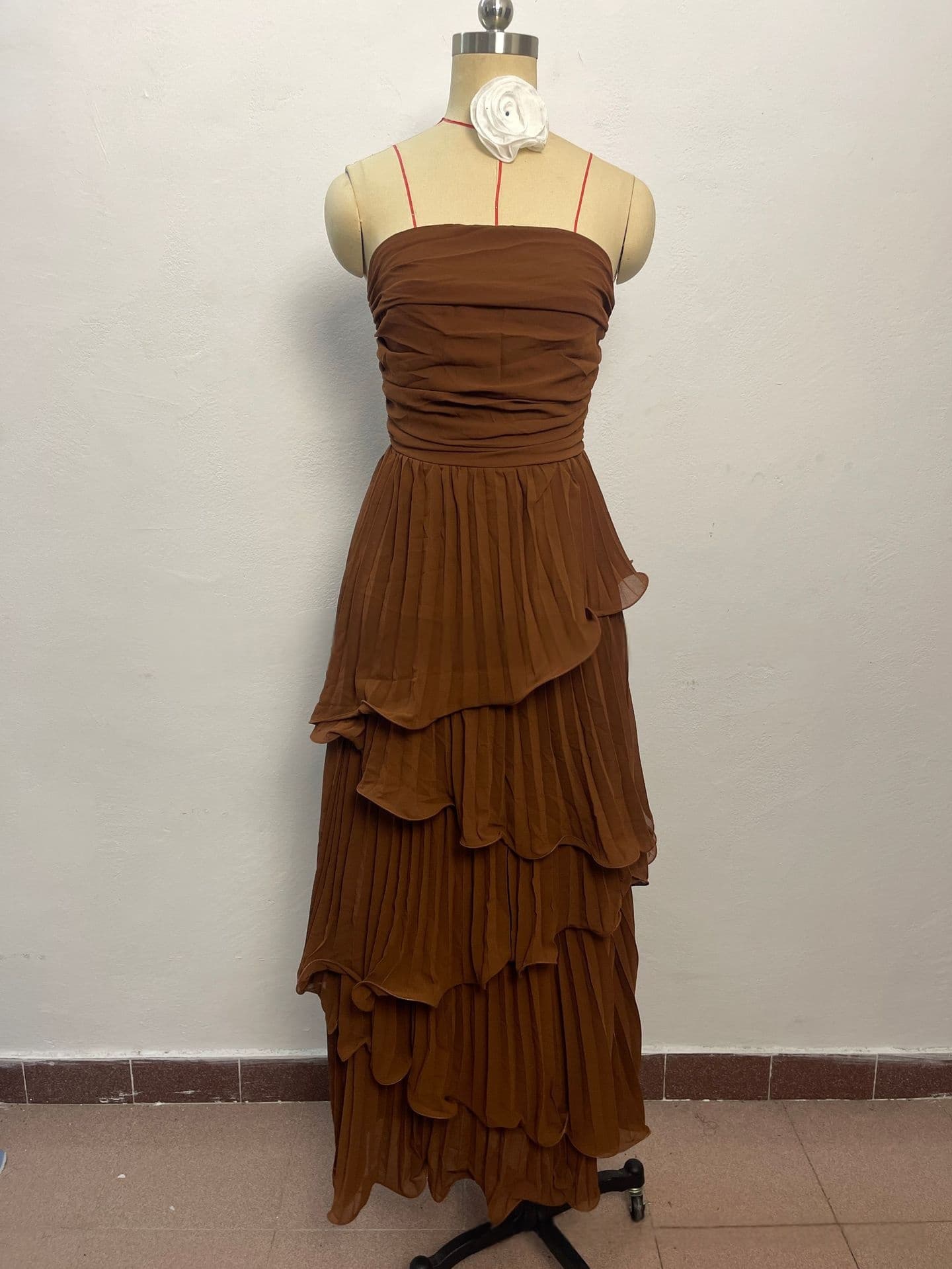 Solid-color Strapless Waist-cinching Tiered Pleated Dress 6