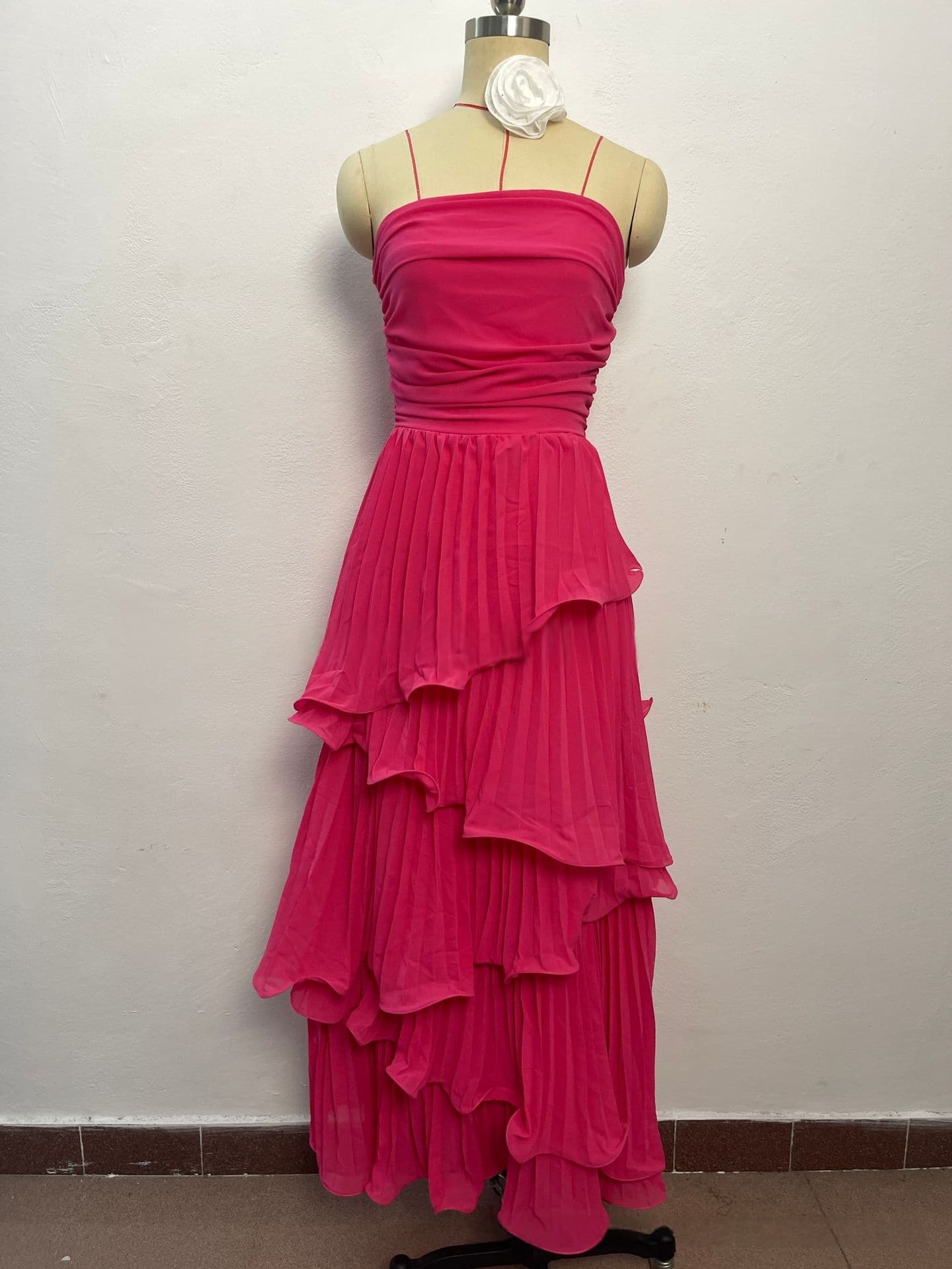 Solid-color Strapless Waist-cinching Tiered Pleated Dress 9
