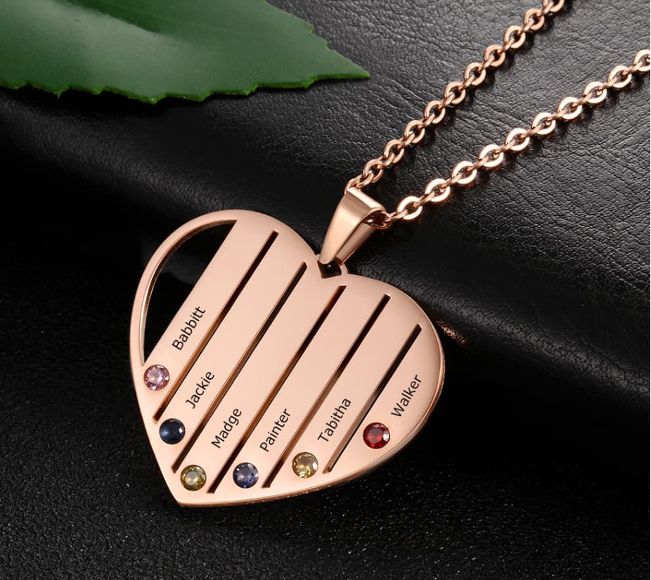 A Personalized Hollowed-out Heart-shaped Diamond Necklace With 4 Diamonds That Can Be Engraved 6